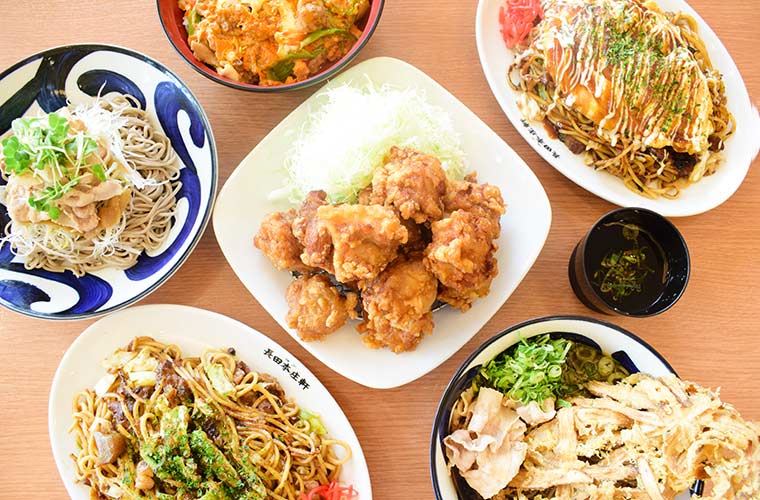 フードコートに潜入！ステーキや唐揚げ、焼きそばなどグルメが集結！