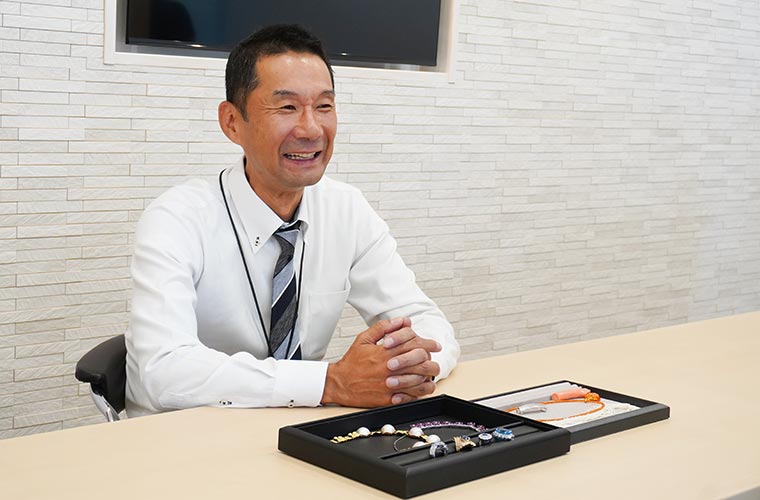 在籍スタッフ全員が鑑定士!気になるプロフィールをチェック